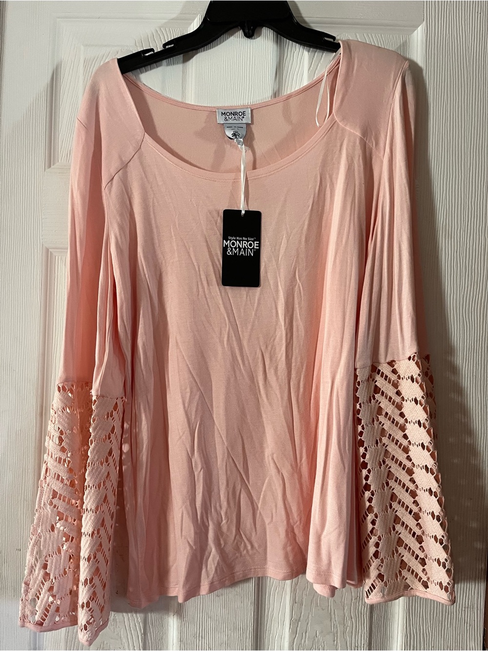 NWT Monroe & Main Pink Crochet Lace Sleeve Top Blouse Size Large
